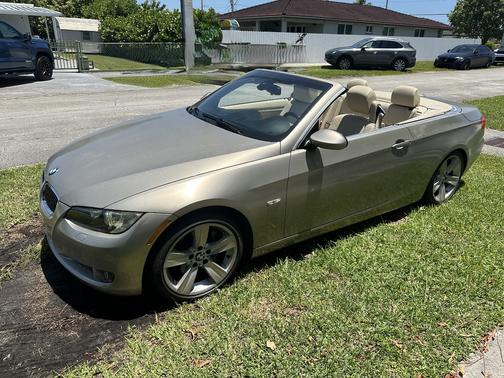 Gold 2007 BMW 335 i