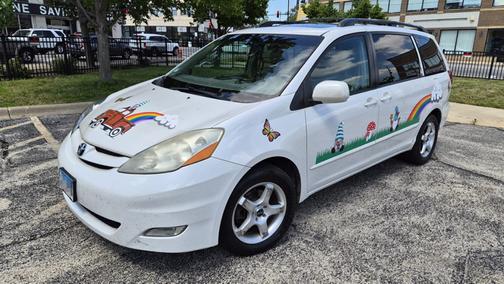 White 2006 Toyota Sienna XLE