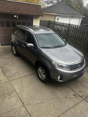 Gray 2014 Kia Sorento LX