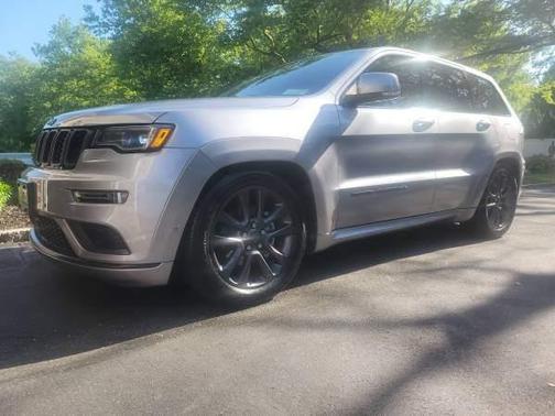 Gray 2019 Jeep Grand Cherokee High Altitude