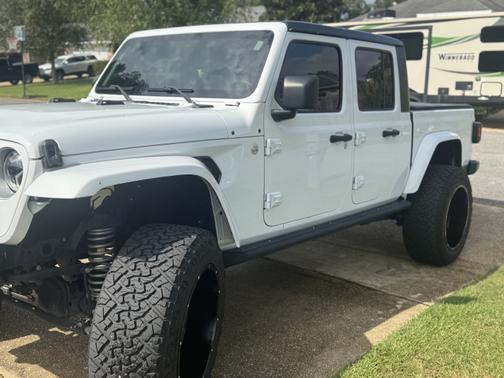 2022 Jeep Gladiator Overland