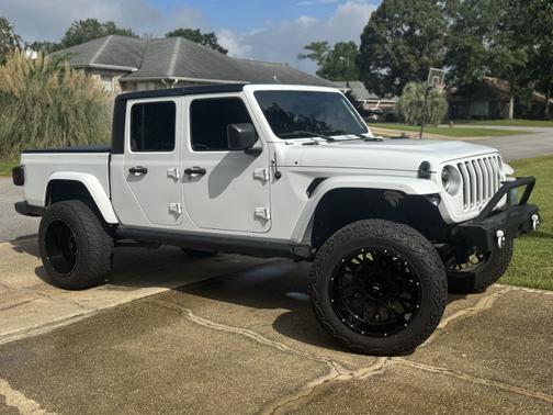 2022 Jeep Gladiator Overland