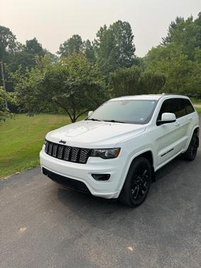White 2017 Jeep Grand Cherokee Altitude