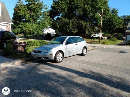 Silver 2007 Ford Focus SE