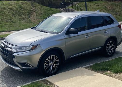 Gray 2018 Mitsubishi Outlander ES