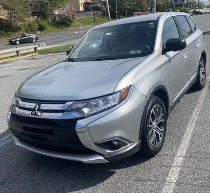 Gray 2018 Mitsubishi Outlander ES