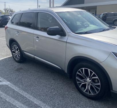 Gray 2018 Mitsubishi Outlander ES