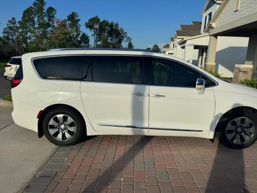 2018 Chrysler Pacifica Hybrid Limited