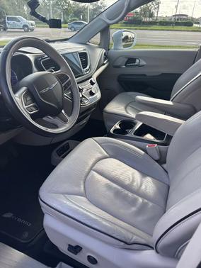 2018 Chrysler Pacifica Hybrid Limited