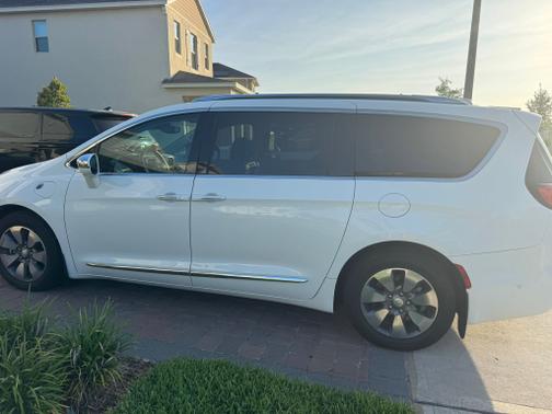 2018 Chrysler Pacifica Hybrid Limited