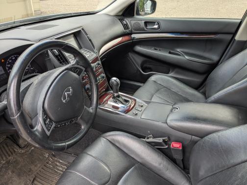 2010 INFINITI G37 x