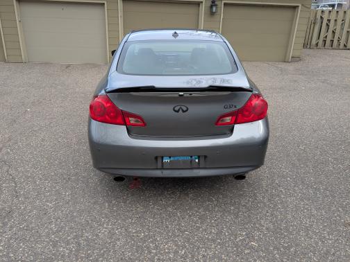 2010 INFINITI G37 x