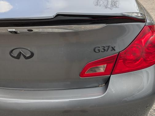 2010 INFINITI G37 x