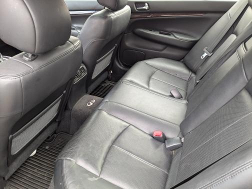 2010 INFINITI G37 x