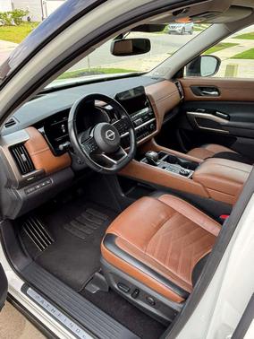 White 2022 Nissan Pathfinder Platinum