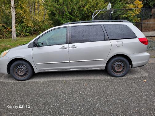 2004 Toyota Sienna LE