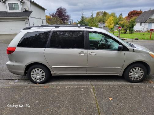2004 Toyota Sienna LE