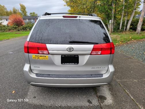 2004 Toyota Sienna LE
