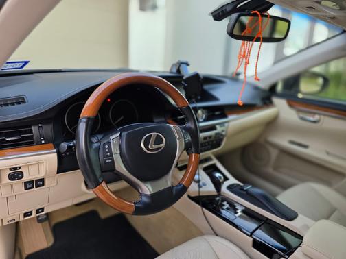 2013 Lexus ES 300h Base