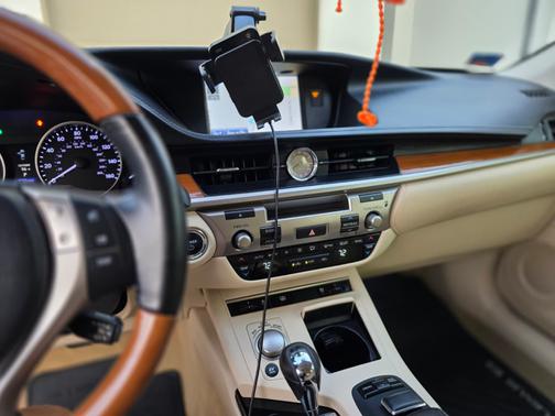 2013 Lexus ES 300h Base