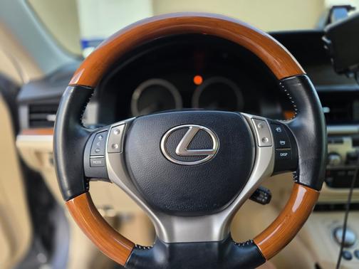 2013 Lexus ES 300h Base