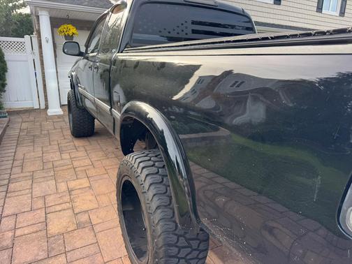 Black 2001 Toyota Tundra SR5