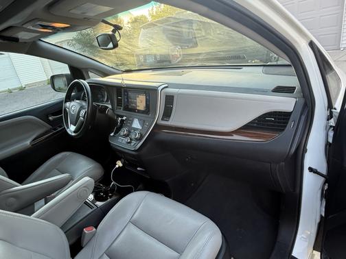 2017 Toyota Sienna Limited Premium