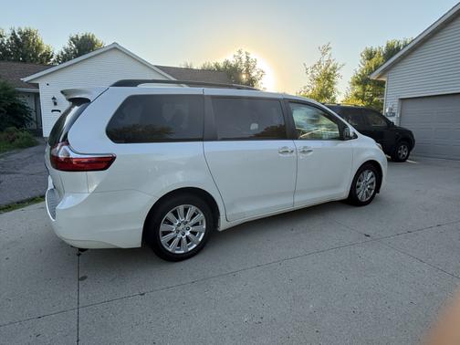 2017 Toyota Sienna Limited Premium