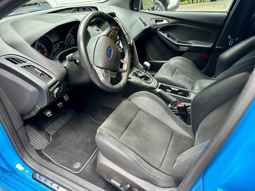 Blue 2016 Ford Focus RS Base