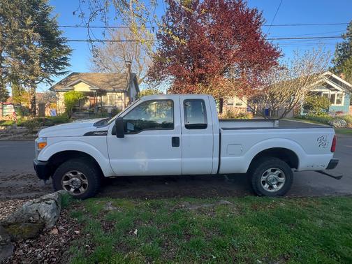 White 2014 Ford F-250 XLT