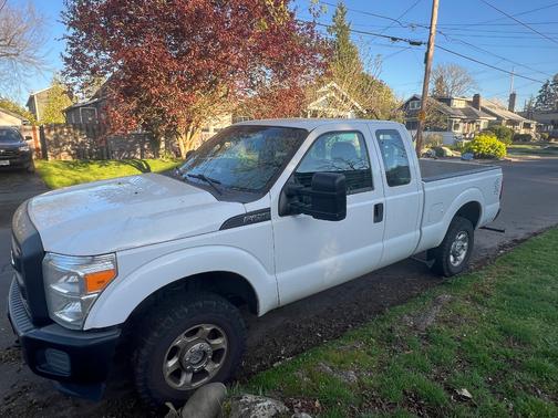 White 2014 Ford F-250 XLT