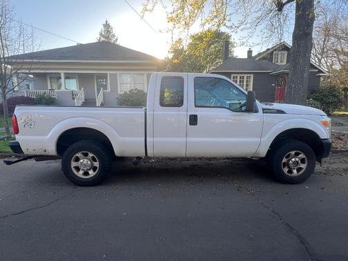 White 2014 Ford F-250 XLT