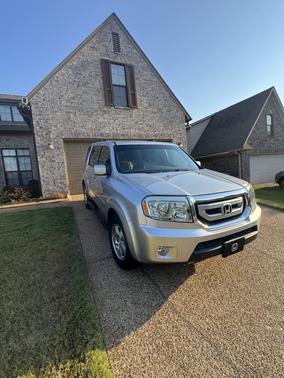 Silver 2011 Honda Pilot EX-L