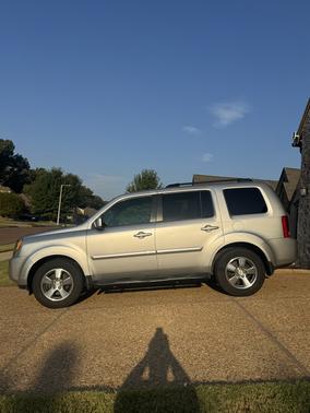 Silver 2011 Honda Pilot EX-L