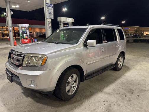 Silver 2011 Honda Pilot EX-L