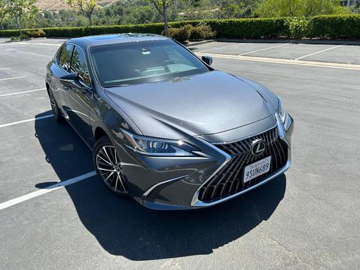 2023 Lexus ES 300h Base