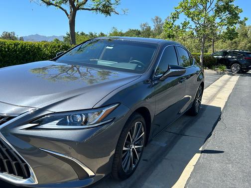 2023 Lexus ES 300h Base