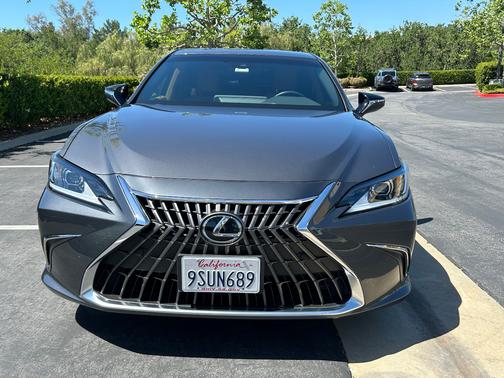 2023 Lexus ES 300h Base