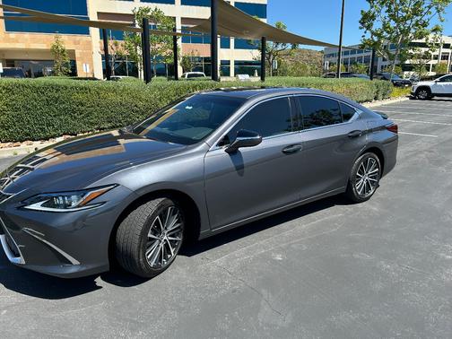 2023 Lexus ES 300h Base