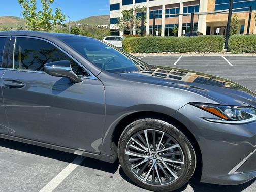 2023 Lexus ES 300h Base