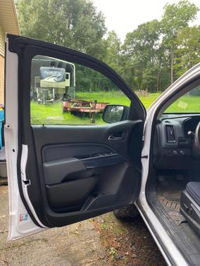 White 2022 Chevrolet Colorado Z71