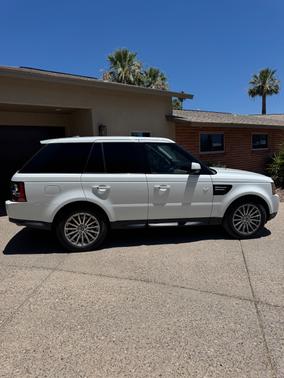 White 2013 Land Rover Range Rover Sport HSE