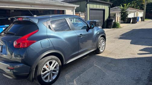 Blue 2011 Nissan Juke SL