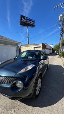Blue 2011 Nissan Juke SL