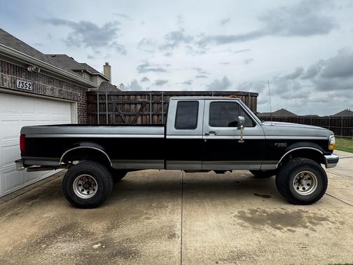 Silver 1992 Ford F-250 Custom SuperCab H/D