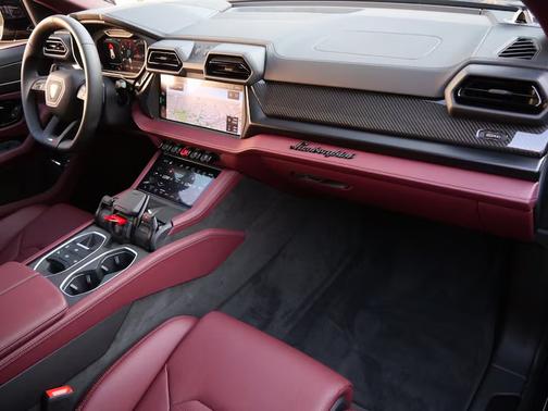 2025 Lamborghini Urus SE