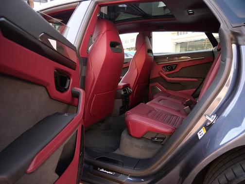 2025 Lamborghini Urus SE
