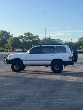 White 1999 Toyota Land Cruiser Base