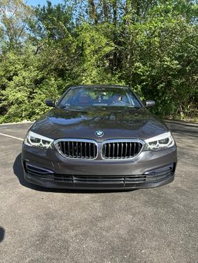 Gray 2019 BMW 530 i xDrive