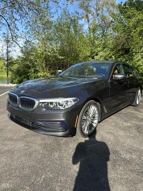 Gray 2019 BMW 530 i xDrive